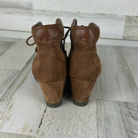 Madden Girl Women's 8.5 Faux brown suede wedge ankle boot - Picture 4 of 8